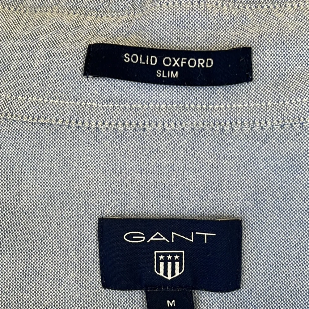 Gant skjorta i bra skicka av modellen Solid oxford slim.. Skjortor.