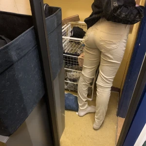 Lågmidjade byxor - Ett par beiga lågmidjade säljer då det ej är min stil