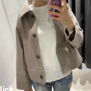 Kappahl kappa - slutsåld kappahl kappa perfekt till våren, säljer då jag har lite för många kappor och använder inte alla