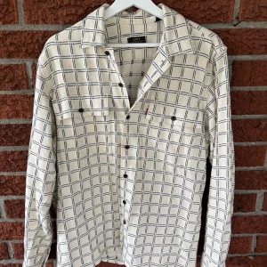 Levis Overshirt - Levis Originals Overshirt Skick: 9,5/10 Nypris: 899kr Färg: Vitsvart rutig  