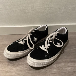 One Star Converse Mocka - Använda One Star converse utan defekter, lite slitningar runt sulan och något smutsiga skosnören (går enkelt att byta)