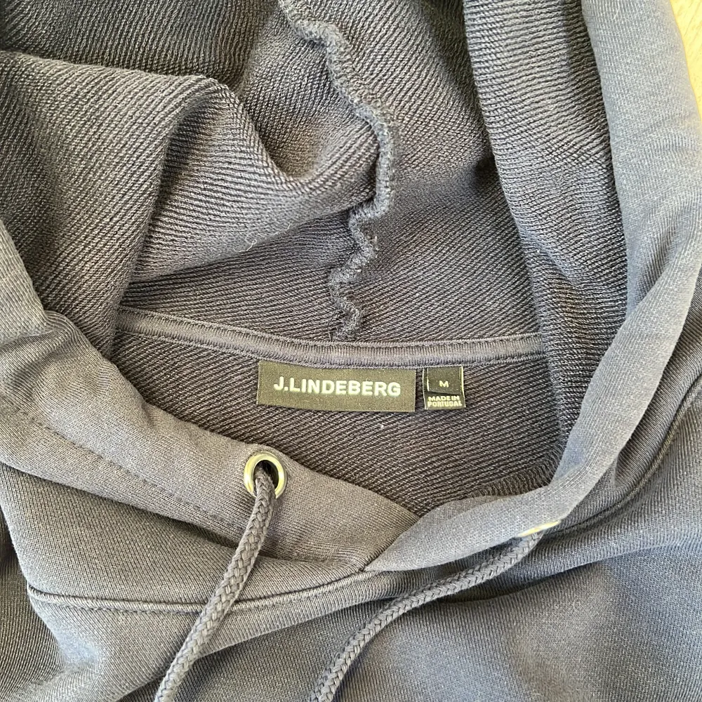 Snygg oxh stilren hoodie av märket J.Lindeberg. Hoodies.