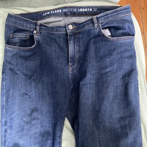 Jeans - Jeans från bikbok i bra skick, stretchiga med bootcut