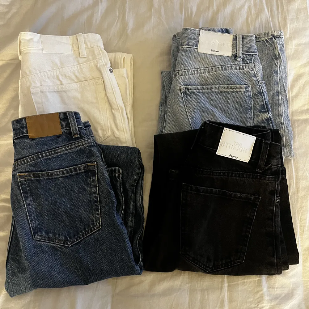 Säljer 5 par jeans. De till höger är från bershka strl 32 samma modell  De till vänster är ifrån weekday strl 23/32 i samma modell  Och de rosa är ifrån Gina tricot strl 32 Kontakta gärna om du har frågor! 50 kr styck! 2 för 75, 3 för 100 o.s.v . Jeans & Byxor.