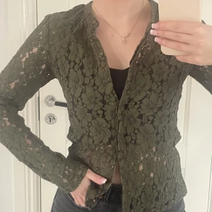 Spets blus/skjorta - Spets blus/skjorta/topp från Ivy&Oak, storlek S skulle jag säga❤️ Aldrig använd utan endast testad och använd på bild🥰