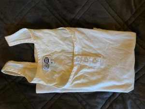 Cheap monday  - Ett linne från Cheap Monday! Tre knappar🤩 100% bomull 