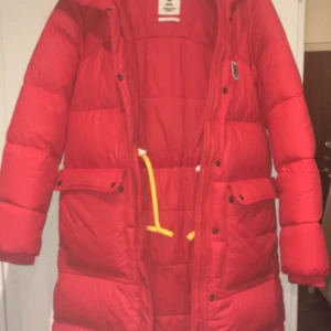 Fjällräven jacka  - Röd flällräven jacka dam oanvänd 