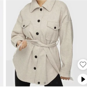 Shacket från Nly Trend, strl. 34 - Shacket från Nly trend, strl. 34 i fint skick 💓