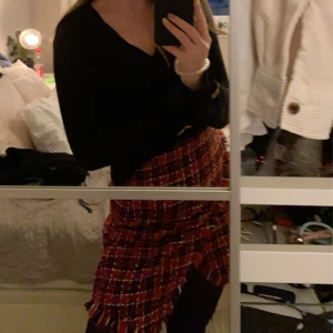 Rutig kjol  - Rutig kjol från stradivarius (spanskt om jag inte har fel). Jättefin men för liten för mig tyvärr. 