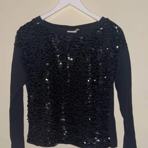 Glitter tröja  - Obs köparen står för fakten