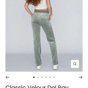 Juicy couture byxor  - Jättefina Juicy Couture byxor i grön med fickor. De ör i nyskick!