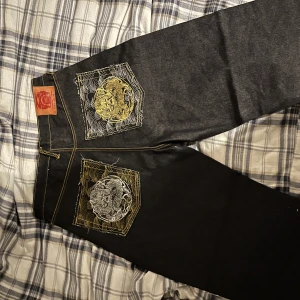 RMC - Helt oanvända kan sänka vid snabb affär, Ganska stora på mig som är 182 ca 70kg den är 36 i midja för att vara tydlig. Stora i storlek