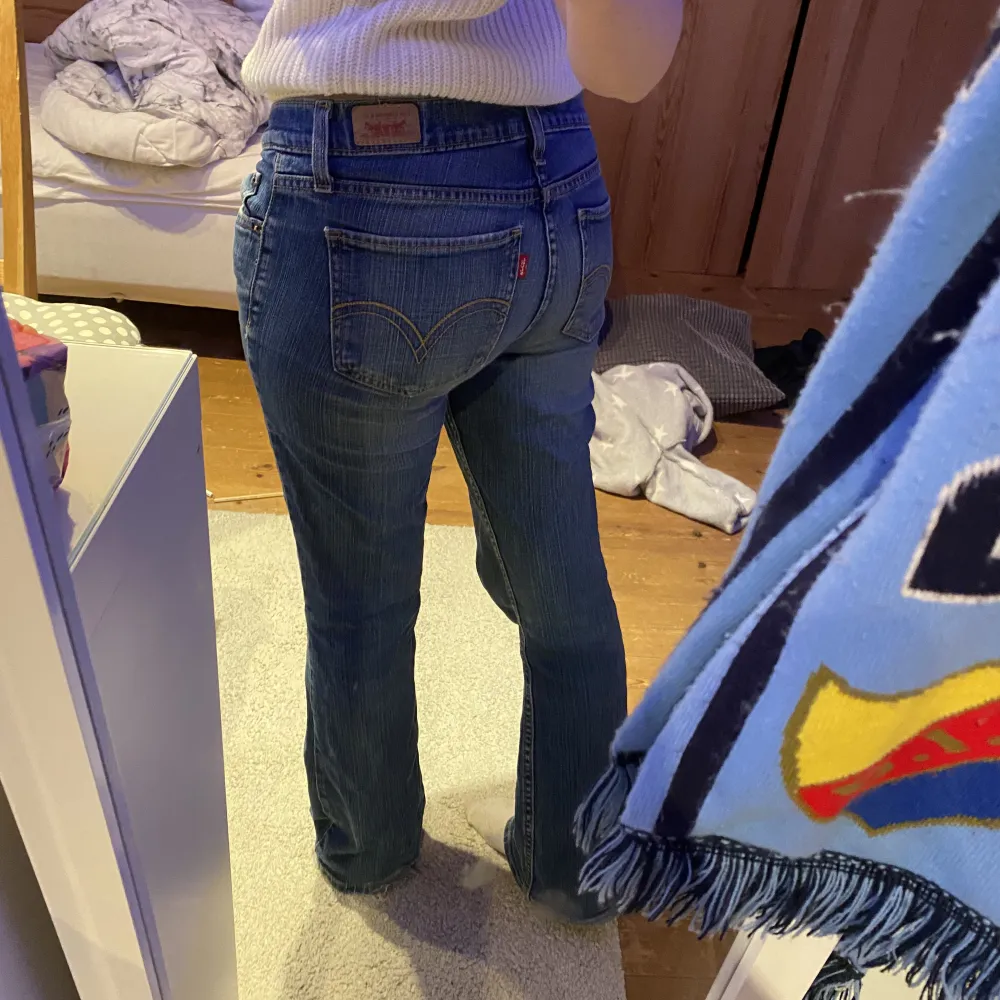 Superfina levi's jeans som jag tröttnat på, varit favoriter så länge!!💕. Jeans & Byxor.