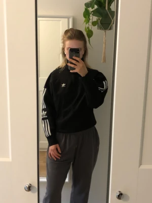 Adidas tröja  - Aldrig använd 