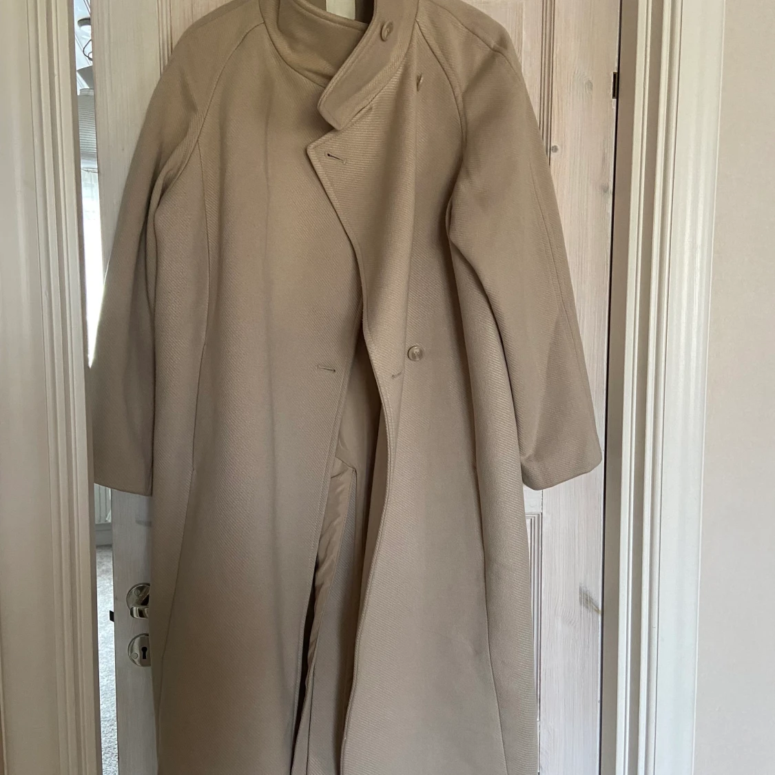 Beige lång kappa  - 90