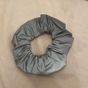 Scrunshie - En reflex scrunshie, aldrig använt helt ny 