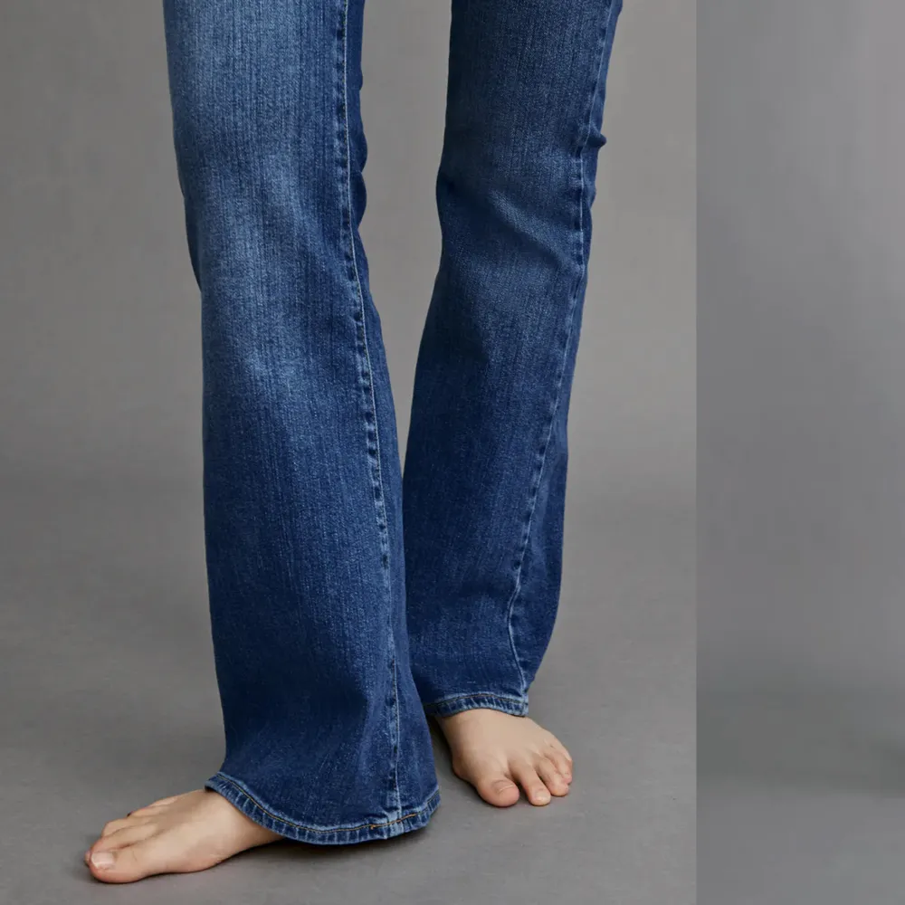 Low rise jeans från Gina tricot , mellan blå , inga skador 💞. Jeans & Byxor.