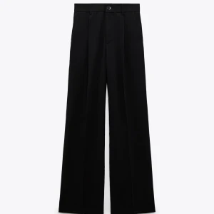 Zara full length byxor  - Zara byxor som är helt slutsåld. Näst intill oanvända, använda 1 gång men för små. Stl: S. Nypris: 250