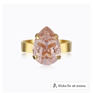 Caroline Svedbom ring - Jättefin ring från Caroline Svedbom, säljs på grund av att jag inte tycker den passar mig. Bra skick 💕