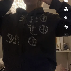 One of one limited  - Säljer nu min one of one limited edition zip hoodie då den inte kommer till användning tyvärr. Köpt i våras när den kom ut. 