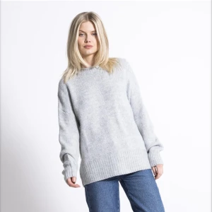 Moa stickad tröja - endast använd fåtal gånger, så är i jättefint skick! storlek xs/s, rätt oversized 💕