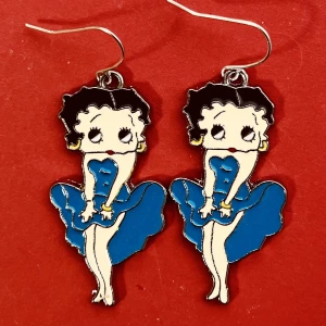 Betty Boop örhängen 💙 - Nickelfria krokar och fri frakt 💙