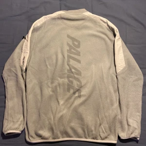 Palace Fleece - Säljer nu denna fina palace fleece eftersom att jag inte använder den lika mycket längre. Hör av dig om du har några frågor!