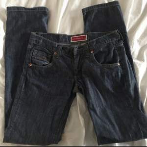 Supersnygga mörkblåa jeans köpta från vinted, gjorda i polen  Stl W25 L32 XS Bra skick 165 kr + frakt