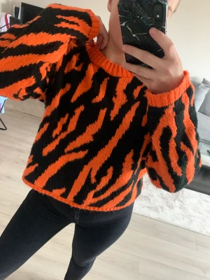 Stickad tröja  - Säljer en stickad tröja från madlady i storlek XS 