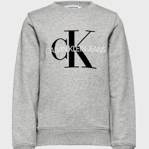 Calvin Klein Sweatshirt  - Äkta Calvin Klein Sweatshirt. Använd bara 1 gång. Nypris 799kr. Passar mig som har storlek XS/S 🤍