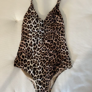 Baddräkt - Söt baddräkt från hm som används ett fåtal gånger. Fint skick! 💕