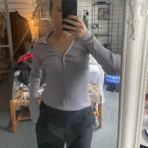 Weekday tröja - Superfin tröja från weekday, perfekt till vardagen! Skriv om ni har några frågor eller vill ha tillgång till fler bilder :) 