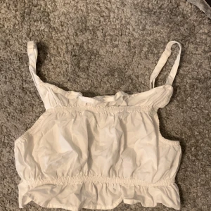 Hm linne - Ett linne från hm, det är ganska litet och enkelt. Använd ett par gången men fortfarande i bra skick 