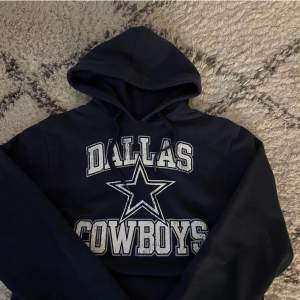 Vintage nfl Dallas cowboys Hoodie från 2000. Storlek medium. Frakt 66kr❤️köpt på plick