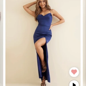 Balklänning - Säljer min balklänning som jag hade på mig på balen förra året. Använd alltså endast en gång. Nypris 899. 