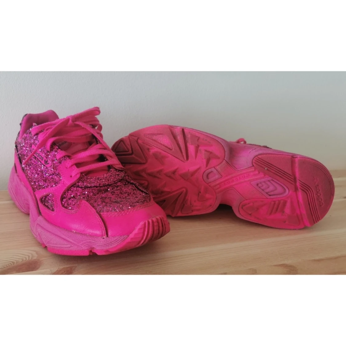 Fantastiska glittriga sneakers - 90