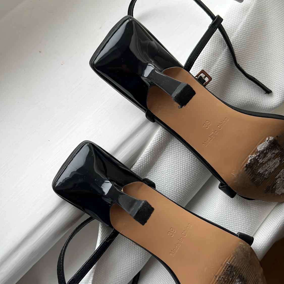 Svarta klackar NA-KD - 91