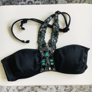 Bikiniöverdel 70b - En glittrande bikiniöverdel från hm 