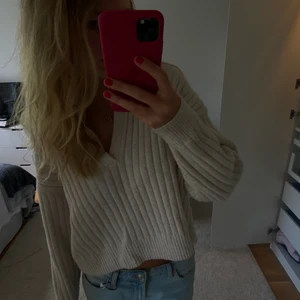 Tröja - Supermysig stickad tröja från weekday i strl S. Knappt använd. 