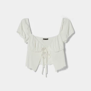Topp från Bershka - Knappt använd, säljer då den inte kommer till användning.  70kr + frakt
