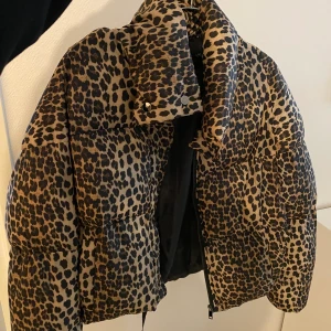 Jacka - Fin leopard jacka storlek xs/s