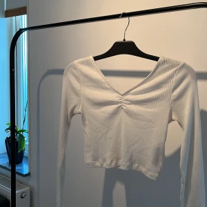 Långärmad topp från Vero Moda  - Storlek XS  
