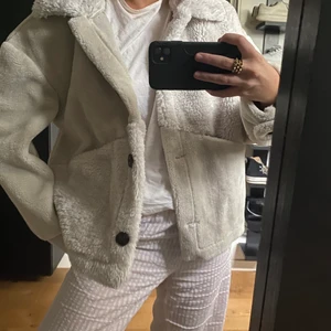 Teddy jacka  - Teddy jacka från Nakd, ny med lapp kvar. Storlek 36🤍