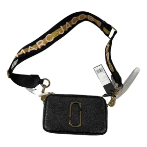 Marc Jacobs snapshot svart väska - Knappt använd, som ny! Köpt för 3500kr, säljer för 2300 men pris kan absokut diskuteras vid snapp affär, kan mötas uppsala elr sthlm🫶🏽