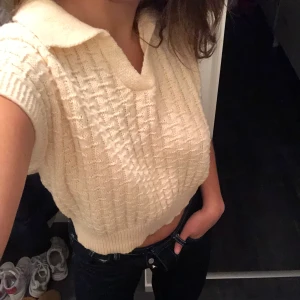 Pastel croppad väst  - Superfin stickad croppad väst i strlk S. 