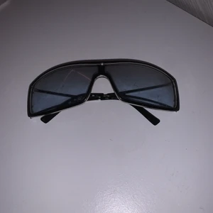 Coola glasögon - Coola glasögon som har y2k vibe.