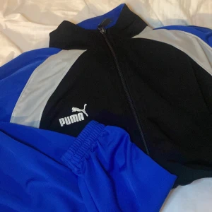 Puma kofta - Kommer ej till användning längre. Inga skador eller liknade.  ( Frakt kan variera ) 