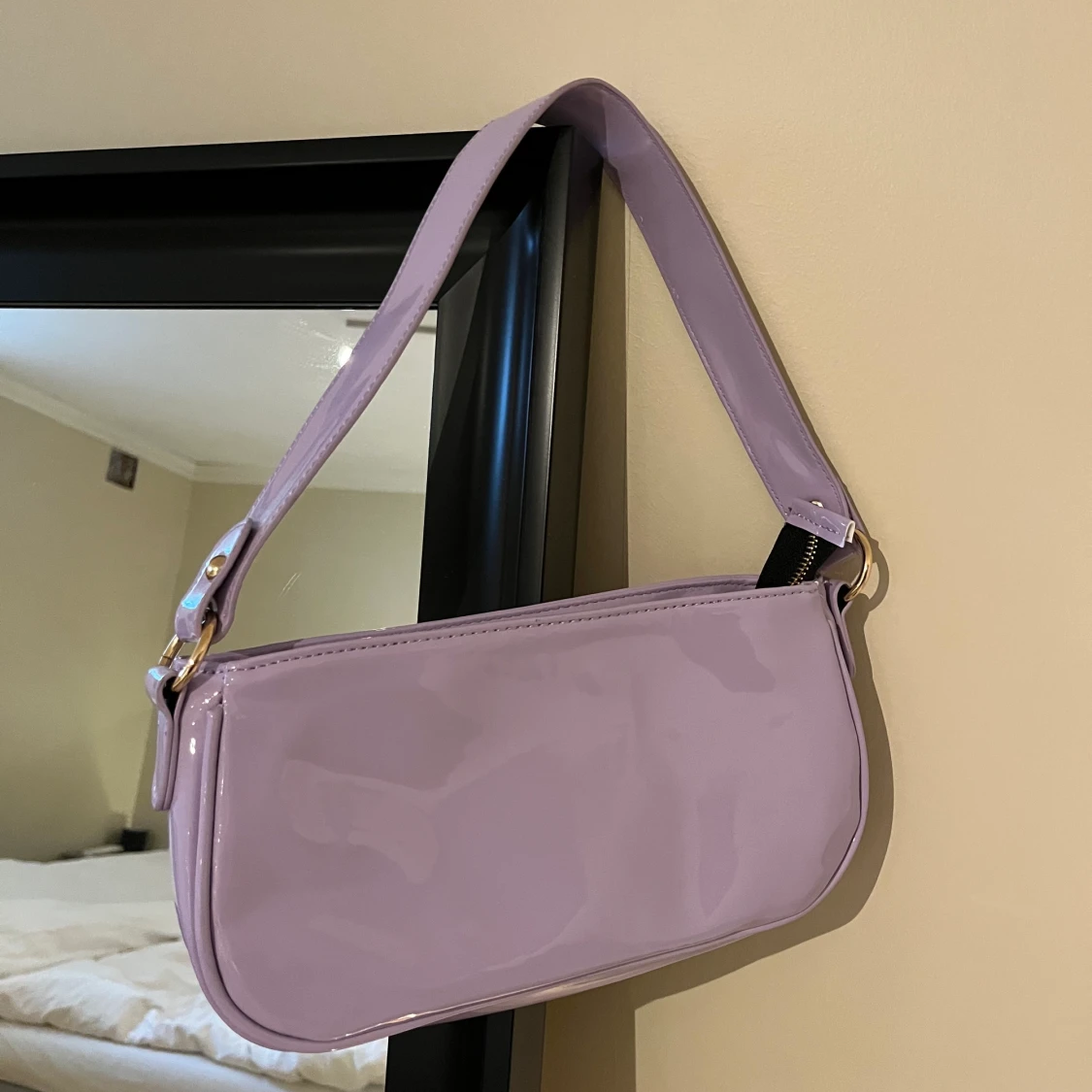 Lila väska