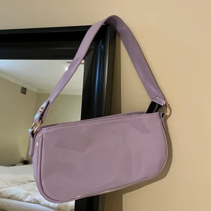 Lila väska  - Oanvänd, fint skick 