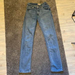 Levis jeans  - Jättefina tajta Levis jeans!  Orginalpris runt 500  Köparen står för frakten 